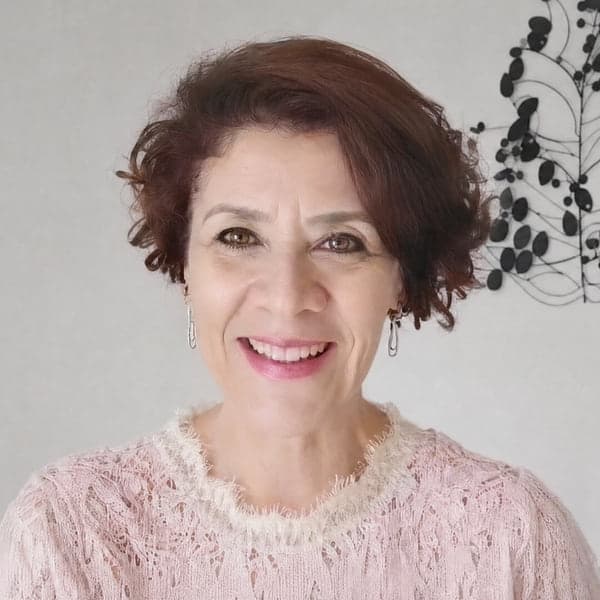 Elaine Medeiros e Silva — Acupunturista e Terapeuta Homeopata